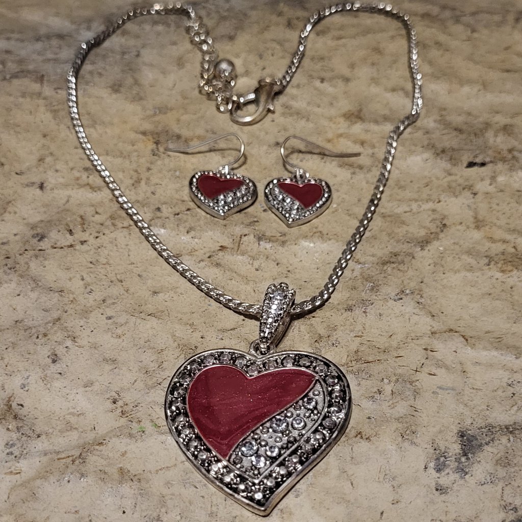 Beautiful Red Silver Rhinestone Heart Necklace Earrings Set Nwot 24$